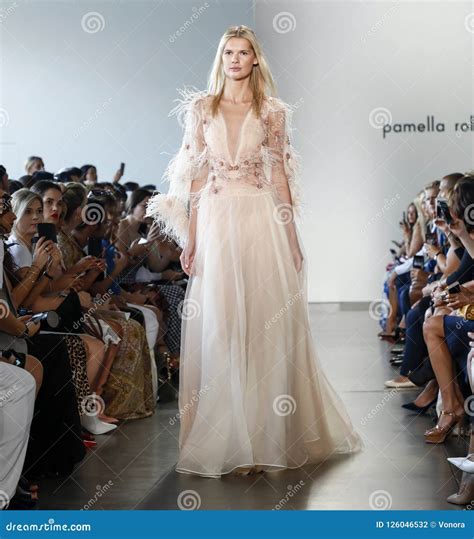 Pamella Roland SS 2019 editorial photography. Image of catwalk - 126046532