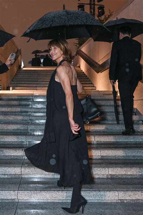 Sophie Marceau fait sensation au défilé Balenciaga à Shanghai | Vogue