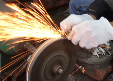 how to use a safety razor 5