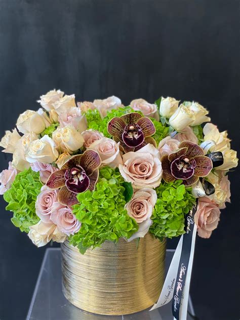 Emerald Green Hydrangea and Nude Roses – Anna's Secret Garden