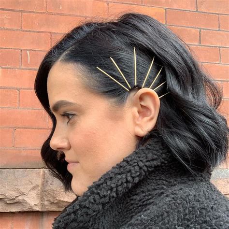 how to pin back short hair