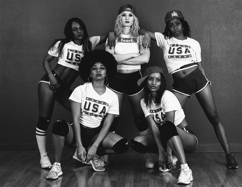 White Twerk Team 2022
