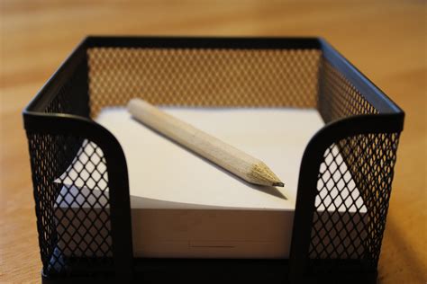 Gambar : meja tulis, pensil, kayu, daun, pena, Notepad, rak, mebel ...