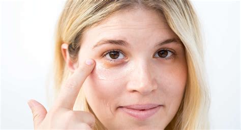 DIY Eye Mask to Banish Dark Circles, Puffiness & Fine Lines | Thrive
