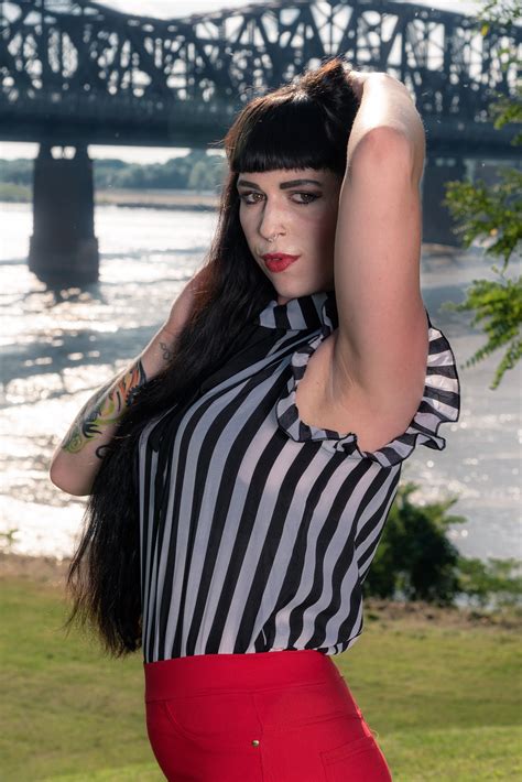 BOOKING MODELS | Model: Tawni Jade Caldwell | Facebook