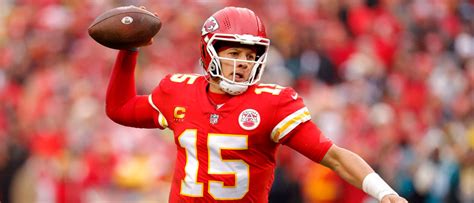 quarterback  thrilling touchdown  binge   netflix