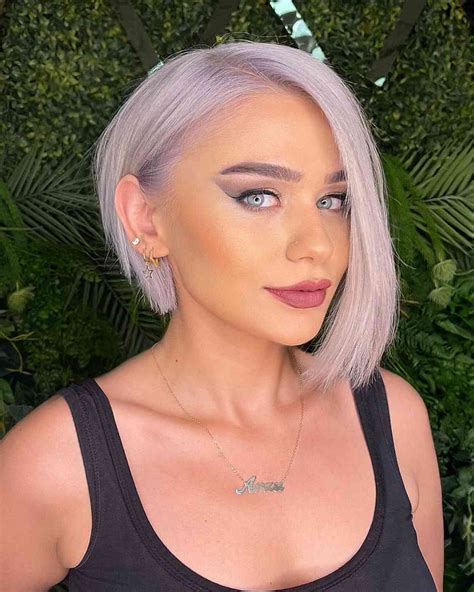 Asymmetrical trims refresh the layered bob 5