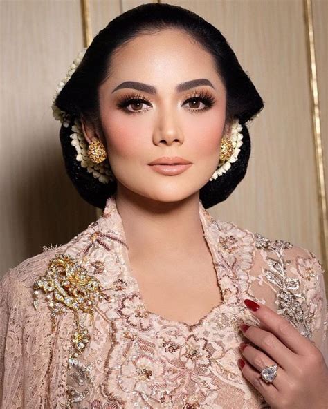 portraits  kebaya  krisdayantis bun  attending  daughters
