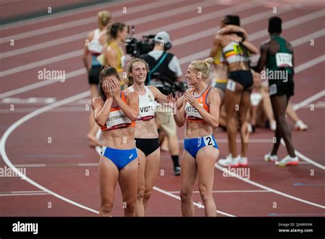 Emma Oosterwegel celebrating her medal in the heptathlon at the Tokyo 2020 Olympics Stock Photo ...