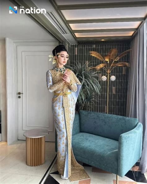 Fan Bingbing crashes Bangkok Songkran parade in a tuk-tuk