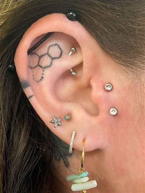 pin  body piercing  qui qui  surface piercings surface piercing