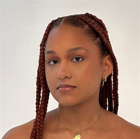 Knotless braids for hair growth and hair protection in Antwerpen