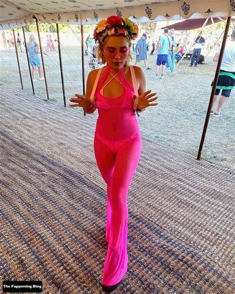 Florence Pugh See Through & Sexy (6 Photos) - OnlyFans Leaked Nudes