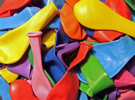 balloon travel hack   kids entertained popsugar family