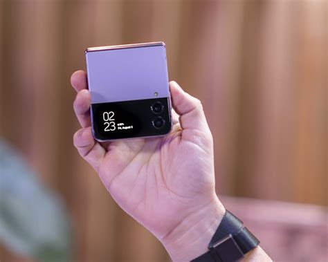 Four reasons why flip phone outer screens need to be bigger