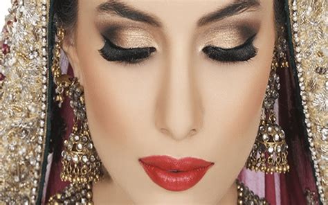 apply makeup  indian saubhaya makeup