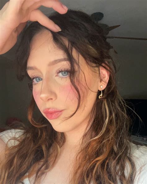 luxx🍓 (@luxxlaine) • Instagram photos and videos