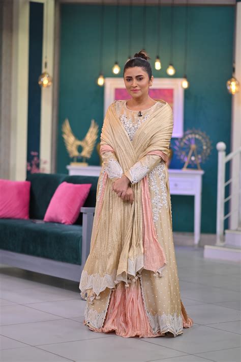Maya Khan Started Crying In Live Show- Watch Video | Reviewit.pk