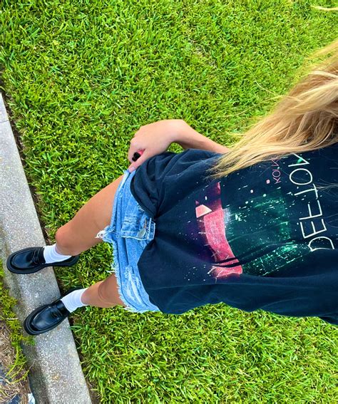 addison vodka 🍸 on Twitter: "pull my skirt off https://t.co/TT7cUdQg3R