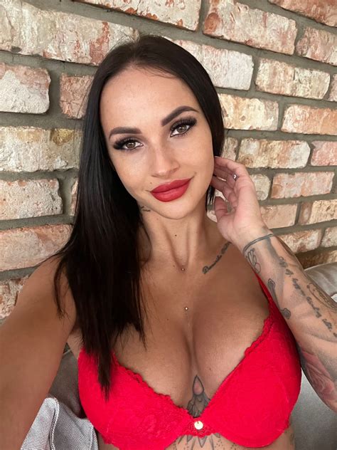 You should see them when they bounce : r/lingeriewomen