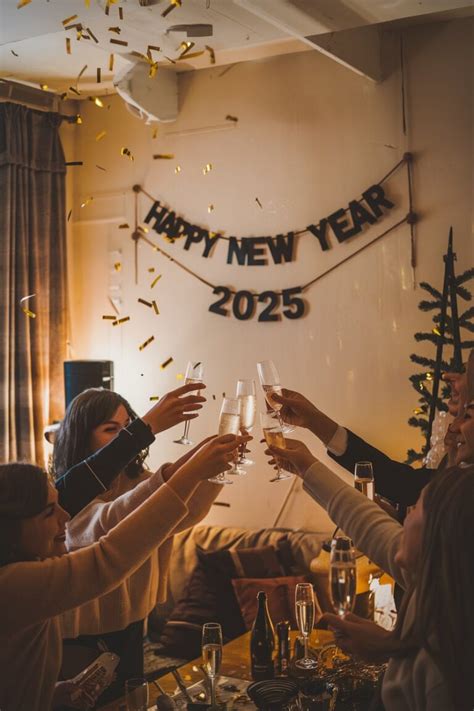 year eve party decor ideas    lets   cozy