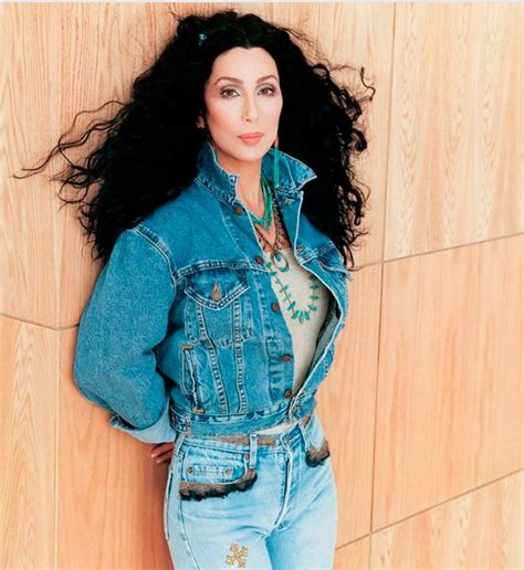 The paparazzi showed the legendary 75-year-old Cher without makeup on ...