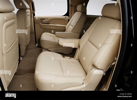 2007 Cadillac Escalade ESV in Black - Rear seats Stock Photo - Alamy