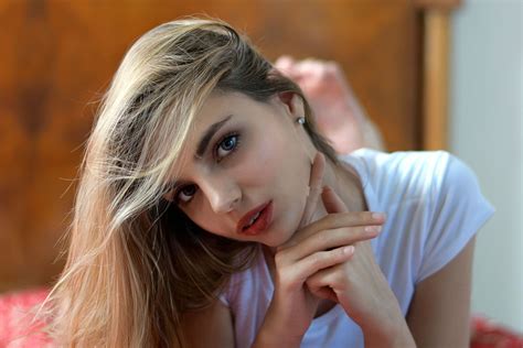 Anneth in Bed #92 | JuzaPhoto