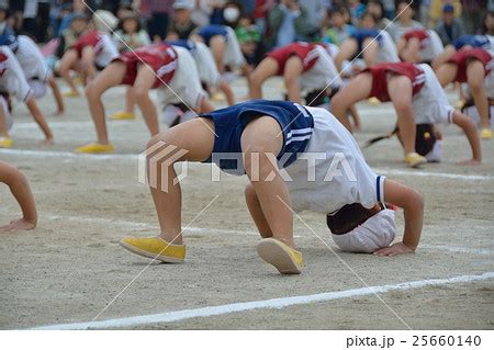 幼稚園の運動会風景 組体操の写真素材 [25660140] - PIXTA