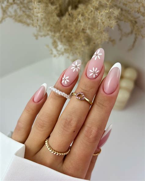 simple almond nail designs 12