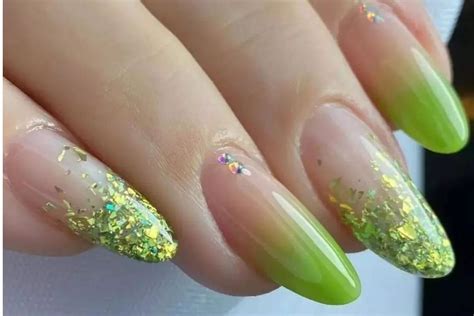 Modelo De Unha Em Gel Verde - Unha em Gel Verde: Tendências Coloridas 2025 | UnhasEsmaltes