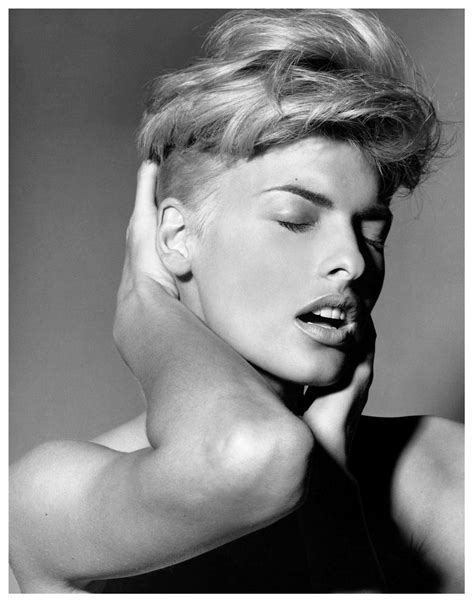 Linda Evangelista (1991) : r/oldschoolhot