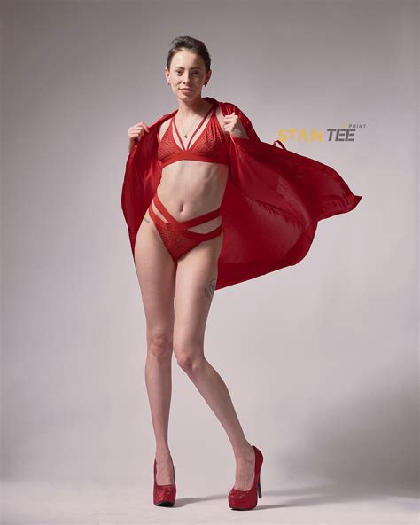 Aria Haze Biography, Age, Measurements, Boyfriend, Pics