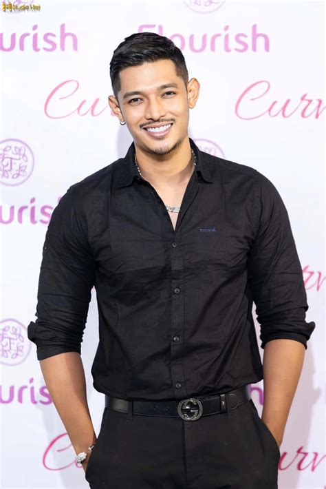 Chân dung người đứng sau màn ăn vạ của Hoa hậu Myanmar gây chấn động