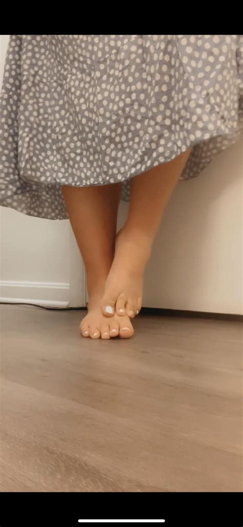 Be honest 1-10🤍 : r/Rate_my_feet