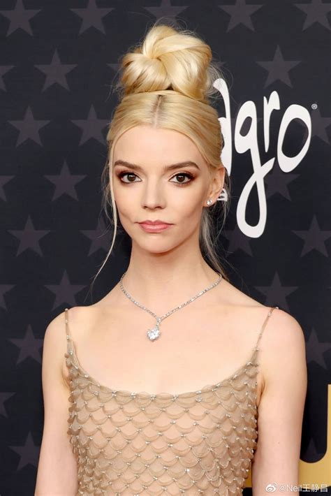 Anya Taylor-Joy出席第28届美国评论家选择奖颁奖典礼……