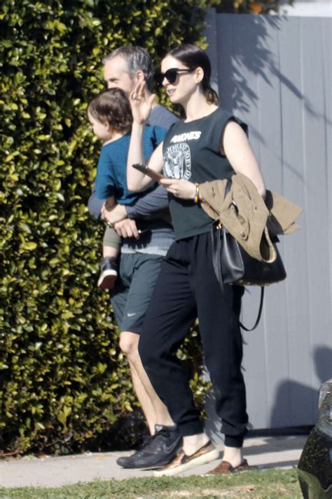 Anne Hathaway: Out with her family in Los Angeles -04 | GotCeleb