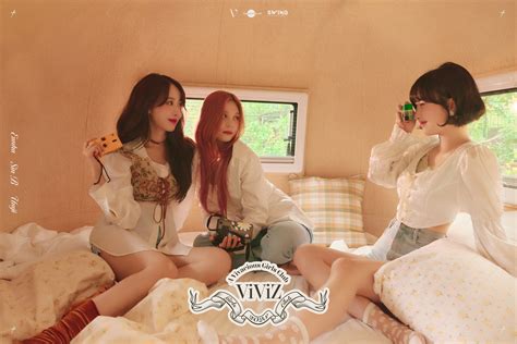 VIVIZ 2023 SEASON'S GREETINGS [a Vivacious Girls Club] Concept Photo