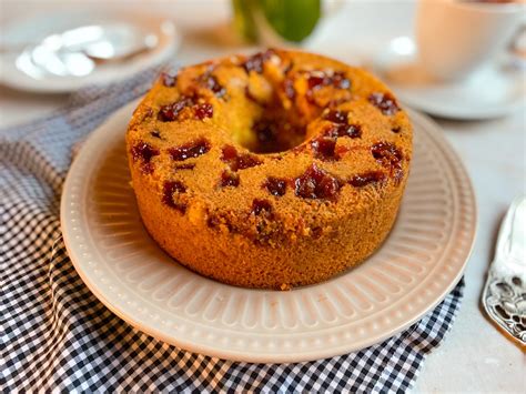 Bolo De Fuba Com Requeijao E Goiabada