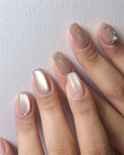 22+ Coolest White Cat Eye Nail Ideas (2025) - DrExplains