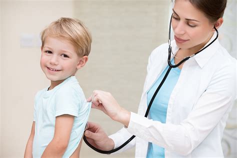 Até que idade as crianças devem ir ao pediatra? - Sou Mamãe