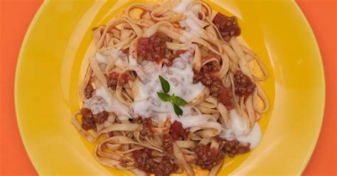 Macarrão Com Carne Moida E Molho Branco - Macarrão à bolonhesa com molho branco - Todeschini Alimentos