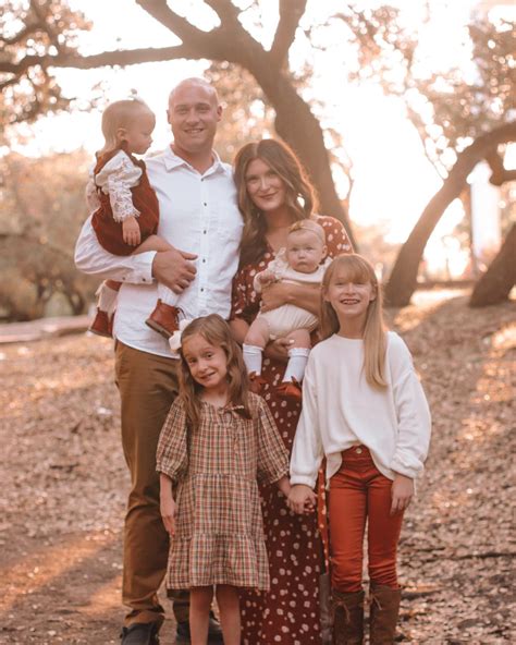 Kelsey O'Connor (@kelseyplusfour) • Instagram photos and videos