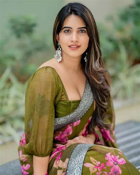 sravanthi chokkarapu brings  touch  glamour   scene sravanthi