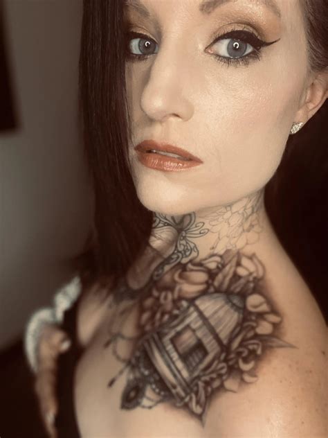 Banned tiktok creator turned Onlyfans girl @vegasroietreine. New