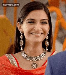 Raajhanaa Sonam Kapoor Crying.Gif GIF - Raajhanaa sonam kapoor crying ...