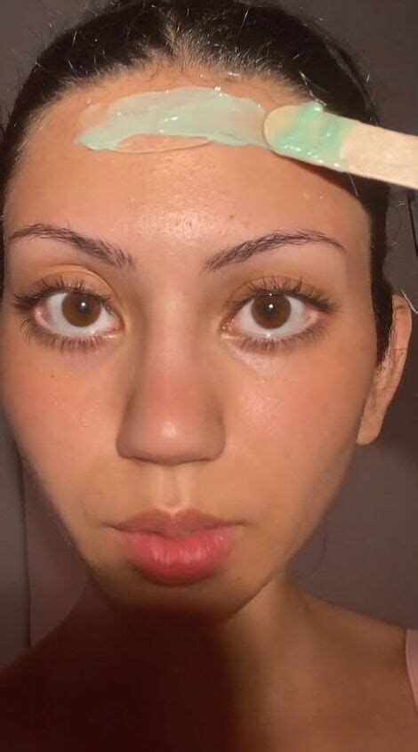 How I Wax My Hairline to Look Perfect | Upstyle