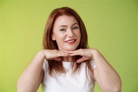 6 Best Yoga Poses And Exercises to Target Facial Fat | Credihealth