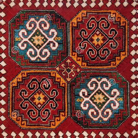 Point de croix, Tapis, Art totem