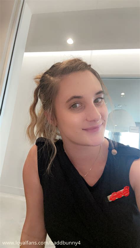 Baddbunny4's videos and clips | Official account | LoyalFans